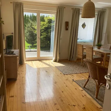 V Gemuetliches Gartenhaus