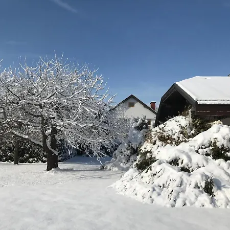 V Gemuetliches Gartenhaus Prázdninový dům Smihel nad Pliberkom