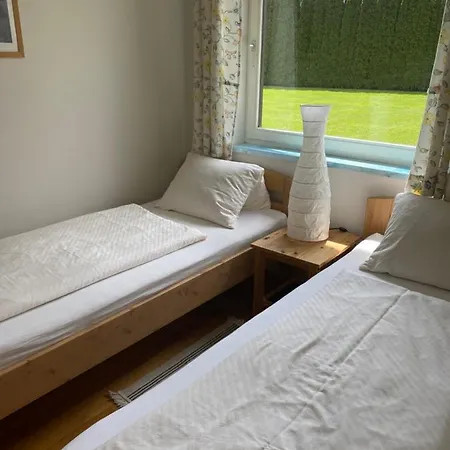 V Gemuetliches Gartenhaus