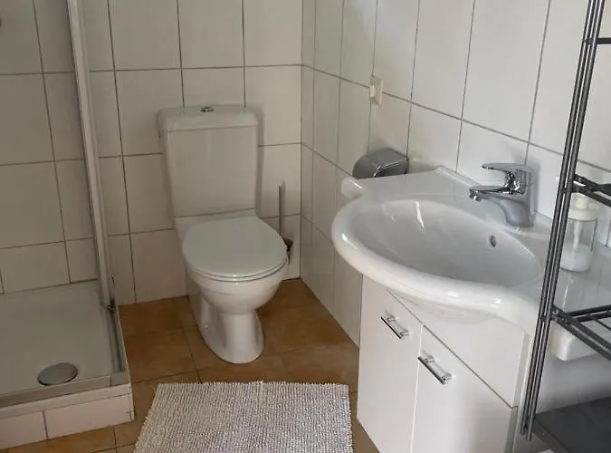 V Gemuetliches Gartenhaus Dom wakacyjny Smihel nad Pliberkom