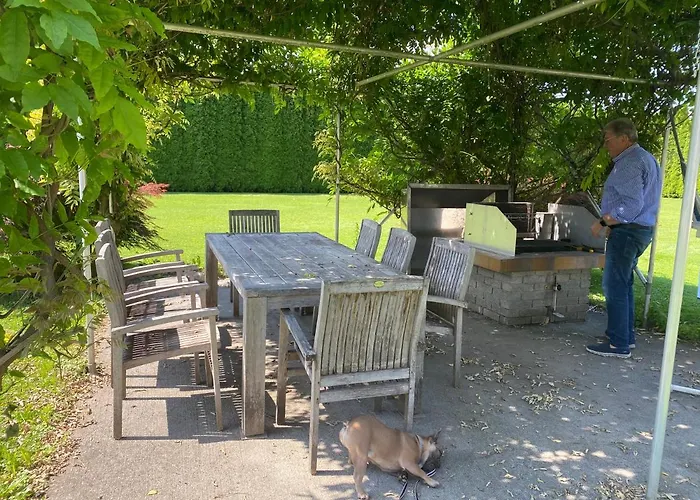 V Gemuetliches Gartenhaus Dom wakacyjny Smihel nad Pliberkom